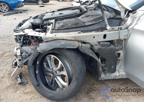 2017 Mercedes-Benz C 300 z USA, uszkodzony, nr VIN 55SWF4JB2HU221241